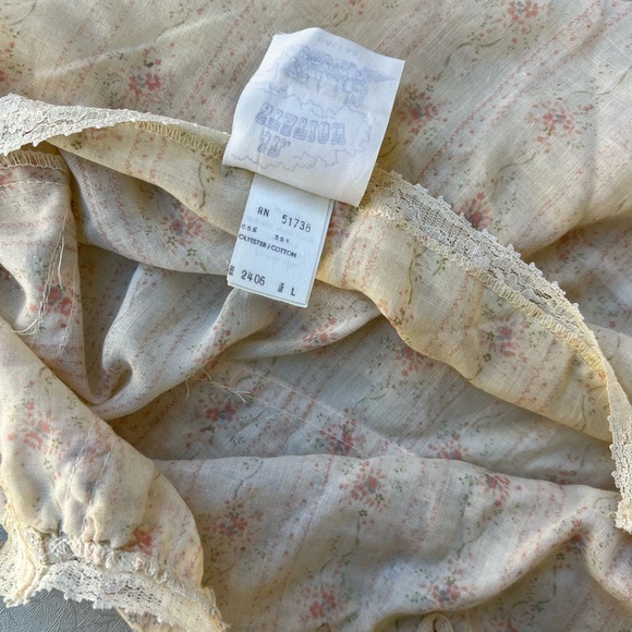 Vintage Jr. Station Charming two piece, Cream Floral Dress Jr. Size 7 - Picture 10 of 12